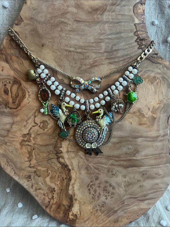 Betsey Johnson Jewelry - Betsey Johnson “walk in the park”Statement necklace